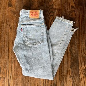 Light wash Levi’s